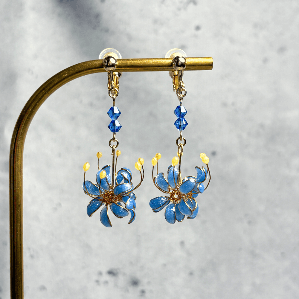 【彼岸花／曼珠沙華】イヤリング ブルー／ニッケルフリー／青い2粒のストーン／レジン×ワイヤー／幻想的な青／和装／受注製作 | 7枚目